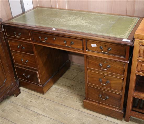 An Edwardian mahogany pedestal desk, W.124cm